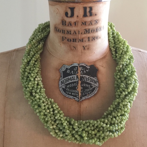 Shell peridot green multi strand necklace - Picture 3 of 4